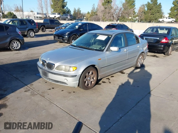 2003 BMW 3 Series 325i with VIN WBAAZ33473PH31756, listed as a IAAI auction lot 41605387 with 187,410 mi miles. Bid and sale history available at carsss.com. Image 2.