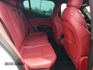 2023 Maserati Grecale Modena z VIN ZN682AVM9P7427417, wystawiony jako Copart lot #51734044 z przebiegiem 14 605 mil mil oraz . Historia ofert i sprzedaży dostępna na DreamBid. Obrazek 11.