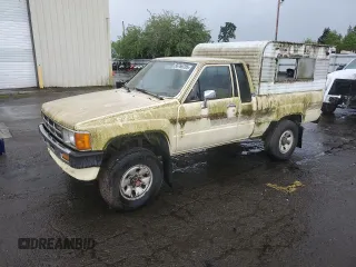 1986 Toyota Pickup z VIN JT4RN67PXG5020865, wystawiony jako Copart lot #56766785 z przebiegiem 208 892 mil mil oraz Czysty tytuł • Clean title. Historia ofert i sprzedaży dostępna na DreamBid. Obrazek 1.