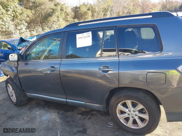 2013 Toyota Highlander with VIN 5TDZK3EH9DS140987, listed as a IAAI auction lot 41012130 with 141,832 mi miles. Bid and sale history available at carsss.com. Image 15.