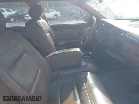 1998 Cadillac DeVille z VIN 1G6KD54Y3WU730001, wystawiony jako IAAI lot #42369702 z przebiegiem 88 540 mil mil oraz . Historia ofert i sprzedaży dostępna na DreamBid. Obrazek 5.