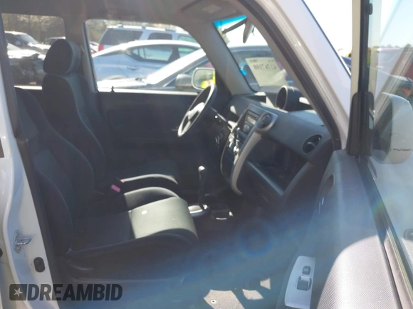 2006 Scion xB z VIN JTLKT324564091757, wystawiony jako IAAI lot #41767108 z przebiegiem 325 884 mil mil oraz . Historia ofert i sprzedaży dostępna na DreamBid. Obrazek 5.