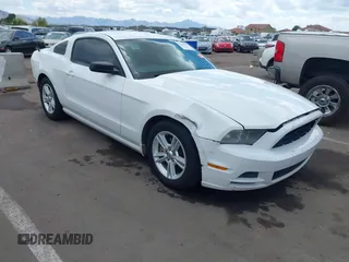 2014 Ford Mustang V6 z VIN 1ZVBP8AM0E5311603, wystawiony jako IAAI lot #42206627 z przebiegiem 198 014 mil mil oraz . Historia ofert i sprzedaży dostępna na DreamBid. Obrazek 1.