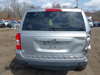 2016 Jeep Patriot Sport z VIN 1C4NJPBA4GD699525, wystawiony jako IAAI lot #41892313 z przebiegiem 57 309 mil mil oraz . Historia ofert i sprzedaży dostępna na DreamBid. Obrazek 16.