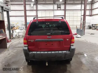 2006 Ford Escape XLT with VIN 1FMYU03106KC15575, listed as a IAAI auction lot 42017906 with 187,733 mi miles. Bid and sale history available at carsss.com. Image 16.