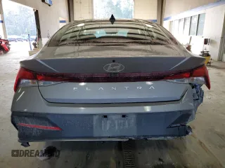 2024 Hyundai Elantra SE with VIN KMHLL4DG4RU686922, listed as a Copart auction lot 43054995 with 27,833 mi miles and Salvage Title. Bid and sale history available at DreamBid. Image 6.