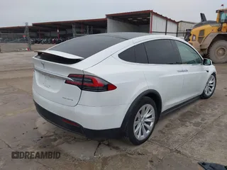 2020 Tesla Model X Long Range with VIN 5YJXCDE2XLF284847, listed as a IAAI auction lot 41595151 with 29,466 mi miles. Bid and sale history available at carsss.com. Image 4.