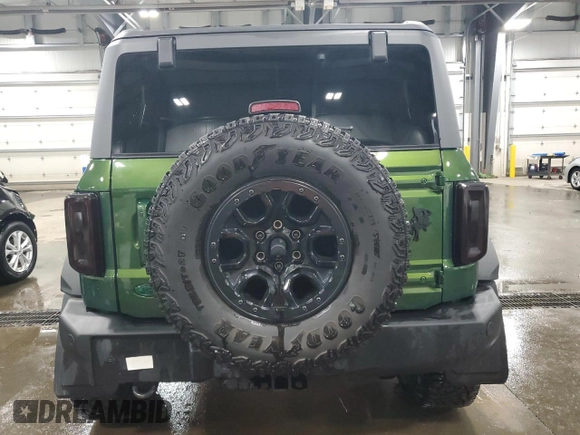2023 Ford Bronco z VIN 1FMEE5DPXPLB64324, wystawiony jako Copart lot #52914775 z przebiegiem 22 937 mil mil oraz Szkoda całkowita • Salvage title. Historia ofert i sprzedaży dostępna na DreamBid. Obrazek 6.