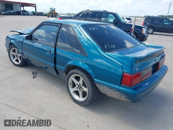 1993 Ford Mustang z VIN 1FACP41M2PF201378, wystawiony jako IAAI lot #42523660 z przebiegiem Nie podano mil oraz . Historia ofert i sprzedaży dostępna na DreamBid. Obrazek 3.