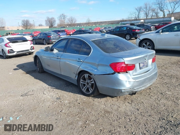 2012 BMW 3 Series 328i с VIN WBA3C1C55CF432664, выставлен на аукционе IAAI как лот 41334641 с пробегом Не указан миль и . История ставок и продаж доступна на DreamBid. Изображение 3.