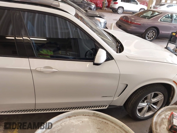 2015 BMW X5 xDrive50i z VIN 5UXKR6C56F0J76986, wystawiony jako IAAI lot #42079106 z przebiegiem 96 220 mil mil oraz . Historia ofert i sprzedaży dostępna na DreamBid. Obrazek 14.
