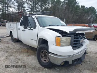 2007 GMC Sierra 2500HD z VIN 1GDHC23K87F546132, wystawiony jako IAAI lot #41299413 z przebiegiem 458 447 mil mil oraz . Historia ofert i sprzedaży dostępna na DreamBid. Obrazek 1.