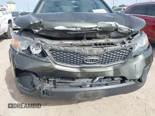 2013 Kia Sorento LX with VIN 5XYKT4A27DG317779, listed as a IAAI auction lot 41321068 with 155,648 mi miles. Bid and sale history available at carsss.com. Image 6.