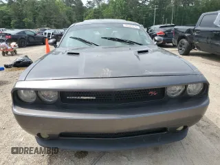 2013 Dodge Challenger R/T Classic z VIN 2C3CDYBT3DH667951, wystawiony jako Copart lot #55301675 z przebiegiem Nie podano mil oraz Szkoda całkowita • Salvage title. Historia ofert i sprzedaży dostępna na DreamBid. Obrazek 5.