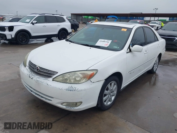 2003 Toyota Camry LE z VIN JTDBF30K530148403, wystawiony jako IAAI lot #41688346 z przebiegiem 299 143 mil mil oraz . Historia ofert i sprzedaży dostępna na DreamBid. Obrazek 2.
