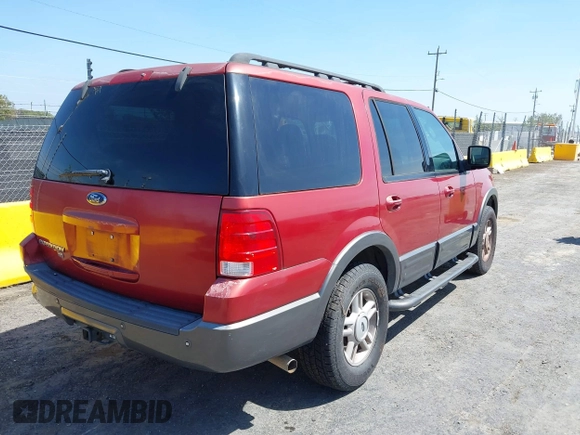 2005 Ford Expedition Special Service with VIN 1FMFU16575LA44568, listed as a IAAI auction lot 42056038 with 83,586 mi miles. Bid and sale history available at carsss.com. Image 4.