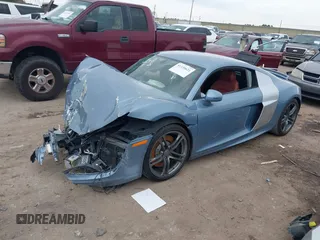 2011 Audi R8 5.2L z VIN WUAANAFG1BN000341, wystawiony jako IAAI lot #41330621 z przebiegiem 52 555 mil mil oraz . Historia ofert i sprzedaży dostępna na DreamBid. Obrazek 2.