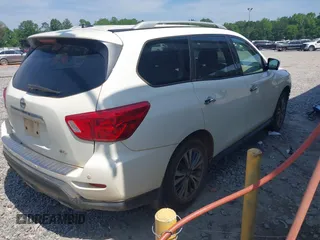 2017 Nissan Pathfinder SV z VIN 5N1DR2MNXHC622572, wystawiony jako IAAI lot #42144228 z przebiegiem 155 262 mil mil oraz . Historia ofert i sprzedaży dostępna na DreamBid. Obrazek 4.