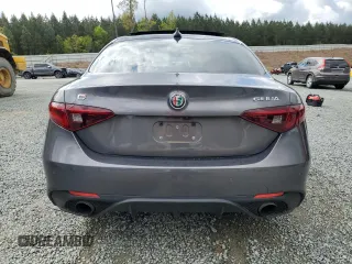2018 Alfa Romeo Giulia Ti Sport z VIN ZARFAECN3J7576014, wystawiony jako Copart lot #52408195 z przebiegiem Nie podano mil oraz Szkody całkowita. Historia ofert i sprzedaży dostępna na DreamBid. Obrazek 6.