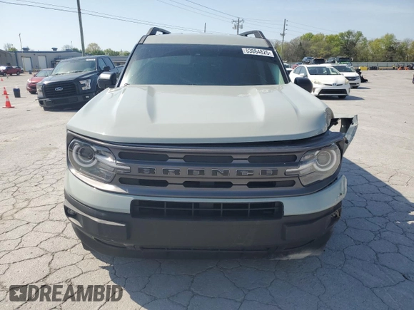 2022 Ford Bronco Sport Big Bend z VIN 3FMCR9B64NRE04995, wystawiony jako Copart lot #53064825 z przebiegiem 32 739 mil mil oraz Czysty tytuł • Clean title. Historia ofert i sprzedaży dostępna na DreamBid. Obrazek 5.