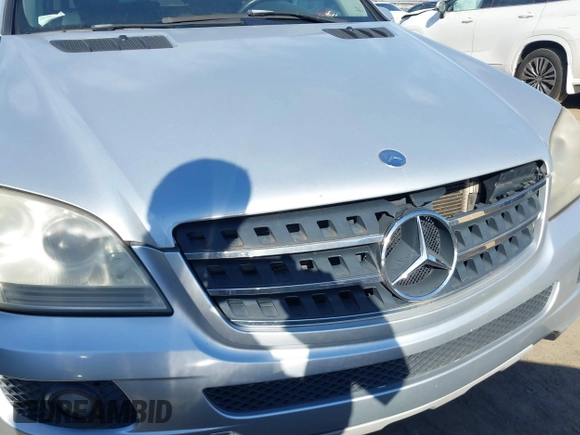 2007 Mercedes-Benz M 350 with VIN 4JGBB86E27A162569, listed as a IAAI auction lot 41684904 with 194,467 mi miles and . Bid and sale history available at DreamBid. Image 6.