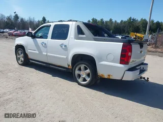 2007 Chevrolet Avalanche LTZ with VIN 3GNFK12347G281010, listed as a IAAI auction lot 42069798 with 203,042 mi miles. Bid and sale history available at carsss.com. Image 3.