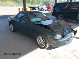1999 Mazda MX-5 Miata z VIN JM1NB3535X0118396, wystawiony jako IAAI lot #42358140 z przebiegiem 74 348 mil mil oraz . Historia ofert i sprzedaży dostępna na DreamBid. Obrazek 1.