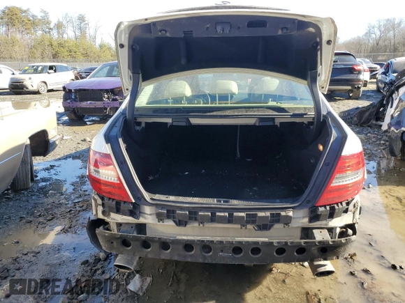 2013 Mercedes-Benz C 300 Sport с VIN WDDGF8AB0DR289190, выставлен на аукционе Copart как лот 43130315 с пробегом 167 032 миль миль и Списание • Salvage title. История ставок и продаж доступна на DreamBid. Изображение 6.