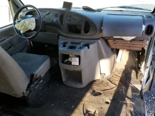 2000 Ford Econoline Passenger XL with VIN 1FBSS31S0YHB66699, listed as a Copart auction lot 46336245 with 189,130 mi miles and Salvage Title. Bid and sale history available at DreamBid. Image 8.