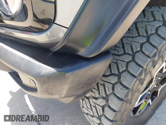 2023 Ford Bronco z VIN 1FMEE5DP8PLA91454, wystawiony jako IAAI lot #42805631 z przebiegiem 49 354 mil mil oraz . Historia ofert i sprzedaży dostępna na DreamBid. Obrazek 6.