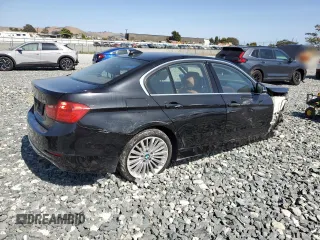 2013 BMW 3 Series 328i xDrive z VIN WBA3B5C54DF597780, wystawiony jako Copart lot #60800255 z przebiegiem Nie podano mil oraz Szkoda całkowita • Salvage title. Historia ofert i sprzedaży dostępna na DreamBid. Obrazek 3.