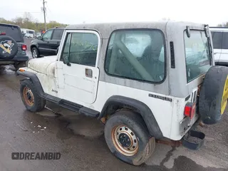1990 Jeep Wrangler with VIN 2J4FY29T6LJ523487, listed as a IAAI auction lot 42008870 with 88,619 mi miles and . Bid and sale history available at DreamBid. Image 3.