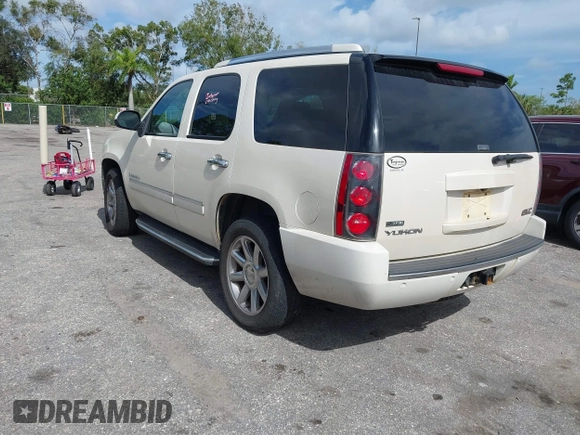 2009 GMC Yukon Denali z VIN 1GKFK032X9R236556, wystawiony jako IAAI lot #40805429 z przebiegiem 183 042 mil mil oraz . Historia ofert i sprzedaży dostępna na DreamBid. Obrazek 3.