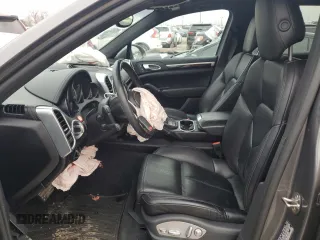 2017 Porsche Cayenne S z VIN WP1AB2A23HLA53729, wystawiony jako Copart lot #80111794 z przebiegiem 93 539 mil mil oraz Tytuł czysty. Historia ofert i sprzedaży dostępna na DreamBid. Obrazek 7.