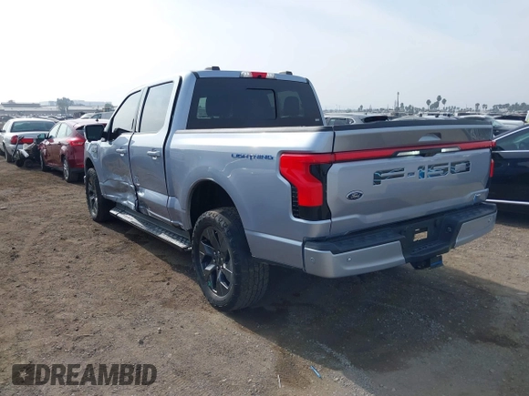 2022 Ford F-150 Lightning Pro z VIN 1FTVW1EL0NWG16234, wystawiony jako IAAI lot #41220079 z przebiegiem 40 541 mil mil oraz . Historia ofert i sprzedaży dostępna na DreamBid. Obrazek 3.