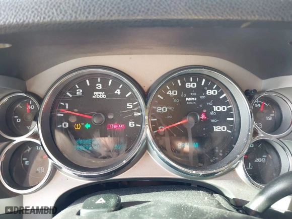 2011 Chevrolet Silverado 1500 LT with VIN 1GCRCSE09BZ423063, listed as a IAAI auction lot 41486593 with 390,292 mi miles. Bid and sale history available at carsss.com. Image 7.