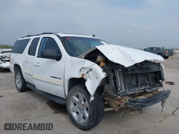 2007 GMC Yukon XL SLT with VIN 1GKFC16047R185002, listed as a IAAI auction lot 41933776 with 189,187 mi miles. Bid and sale history available at carsss.com. Image 1.