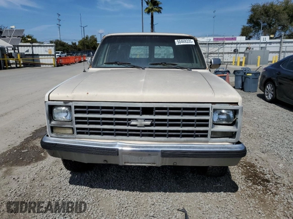 1989 Chevrolet Suburban z VIN 1GNGR26N6KF150544, wystawiony jako Copart lot #50469335 z przebiegiem 21 480 mil mil oraz Czysty tytuł • Clean title. Historia ofert i sprzedaży dostępna na DreamBid. Obrazek 5.
