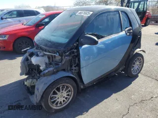 2011 Smart fortwo Pure z VIN WMEEJ3BA2BK427313, wystawiony jako Copart lot #46875525 z przebiegiem 90 435 mil mil oraz Szkoda całkowita • Salvage title. Historia ofert i sprzedaży dostępna na DreamBid. Obrazek 1.