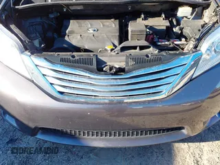 2011 Toyota Sienna XLE with VIN 5TDDK3DC8BS009739, listed as a IAAI auction lot 41638710 with 235,396 mi miles. Bid and sale history available at carsss.com. Image 10.