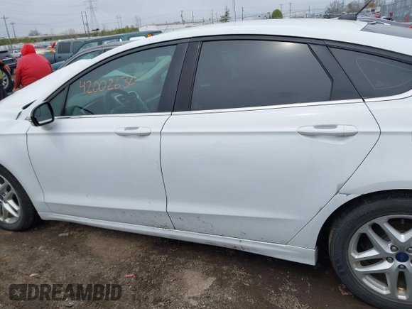 2016 Ford Fusion SE with VIN 1FA6P0H70G5105051, listed as a IAAI auction lot 42002630 with 178,851 mi miles. Bid and sale history available at carsss.com. Image 15.