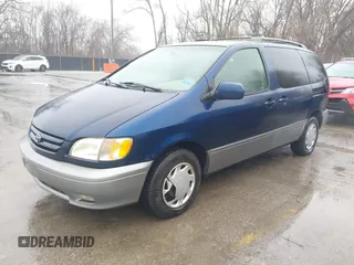 2002 Toyota Sienna LE with VIN 4T3ZF13C72U424470, listed as a IAAI auction lot 41508436 with 170,177 mi miles. Bid and sale history available at carsss.com. Image 2.