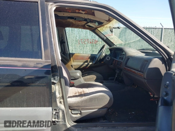 1997 Jeep Grand Cherokee Laredo with VIN 1J4GZ58S4VC633205, listed as a IAAI auction lot 41727571 with 201,228 mi miles. Bid and sale history available at carsss.com. Image 5.