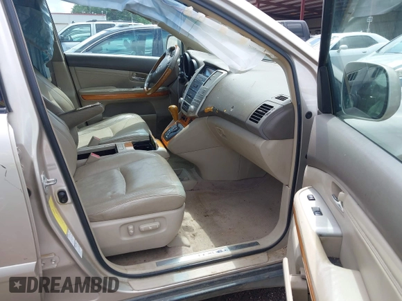 2005 Lexus RX 330 z VIN 2T2HA31U05C085370, wystawiony jako IAAI lot #42512890 z przebiegiem Nie podano mil oraz . Historia ofert i sprzedaży dostępna na DreamBid. Obrazek 5.