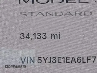 2020 Tesla Model 3 Standard Range Plus z VIN 5YJ3E1EA6LF785622, wystawiony jako IAAI lot #42080180 z przebiegiem 34 133 mil mil oraz . Historia ofert i sprzedaży dostępna na DreamBid. Obrazek 15.