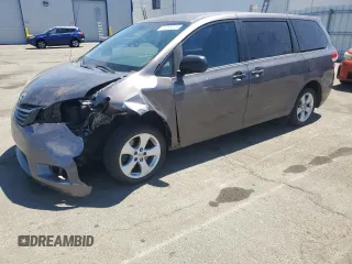 2011 Toyota Sienna z VIN 5TDZK3DC6BS026318, wystawiony jako Copart lot #57299205 z przebiegiem 233 823 mil mil oraz Szkoda całkowita • Salvage title. Historia ofert i sprzedaży dostępna na DreamBid. Obrazek 1.