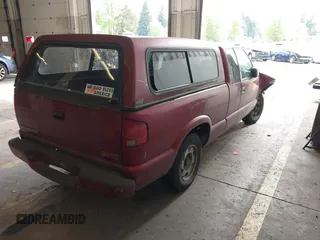 2001 GMC Sonoma SLS 1SG z VIN 1GTCS19W818224334, wystawiony jako IAAI lot #42119324 z przebiegiem 209 663 mil mil oraz . Historia ofert i sprzedaży dostępna na DreamBid. Obrazek 4.