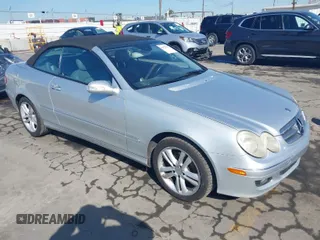 2006 Mercedes-Benz CLK 3.5L with VIN WDBTK56G76T058024, listed as a IAAI auction lot 41827214 with 115,797 mi miles. Bid and sale history available at carsss.com. Image 1.