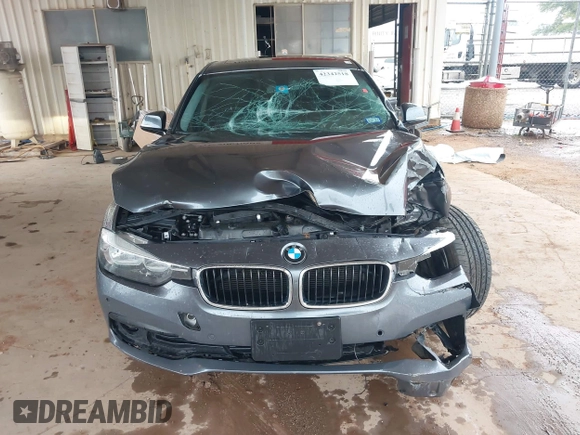2016 BMW 3 Series 320i z VIN WBA8A9C54GK617747, wystawiony jako IAAI lot #42342518 z przebiegiem Nie podano mil oraz . Historia ofert i sprzedaży dostępna na DreamBid. Obrazek 6.