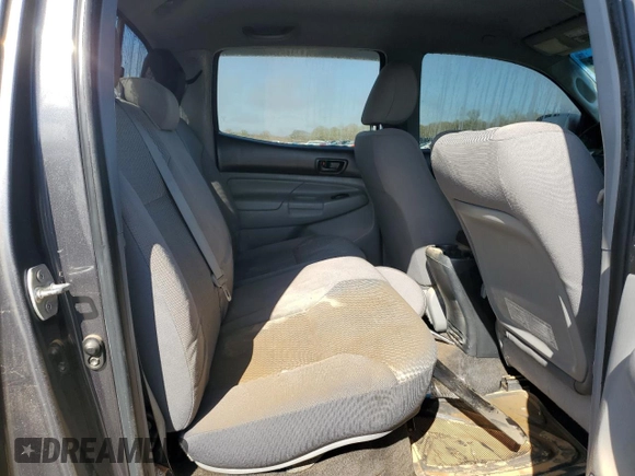 2013 Toyota Tacoma z VIN 3TMLU4EN0DM129808, wystawiony jako Copart lot #50353125 z przebiegiem 231 750 mil mil oraz Szkoda całkowita • Salvage title. Historia ofert i sprzedaży dostępna na DreamBid. Obrazek 10.